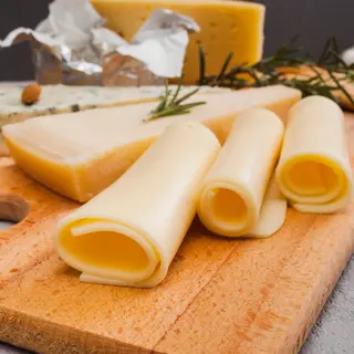 Queso cheddar / edam