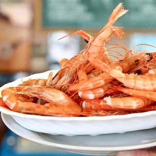 Gambas cocidas saladas