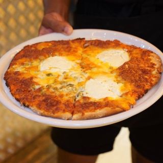 Pizza cuatro quesos