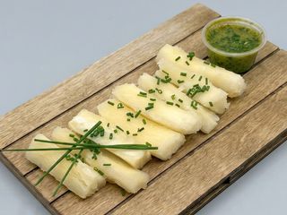 Yuca Hervida Con Guasacaca