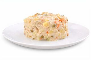 Ración de ensaladilla casera