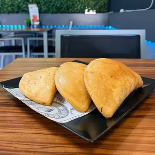 Empanada Queso Blanco Llanero Y Tajada Xl