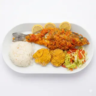 Pescado A La Criolla + Bebida