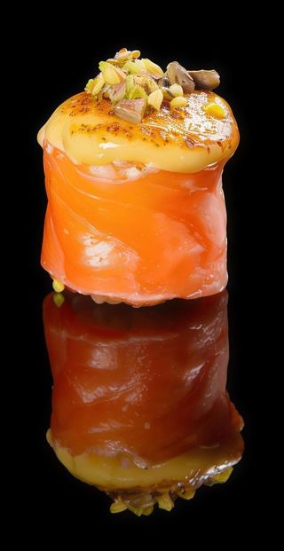 G4.Gunkan De Salmón Marcado Con Pistacho (2 Pzas.)