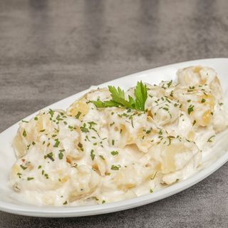 Patatas con alioli casero