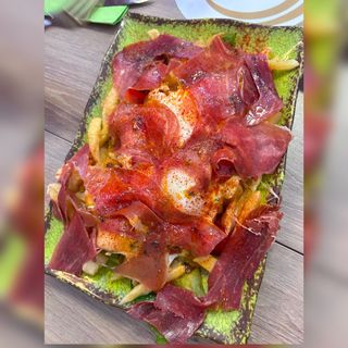 Huevos Rotos Con Jamón Y Pimientos