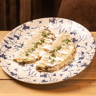 Quesadilla de mole poblano