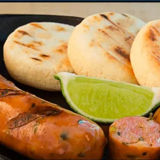 Chorizo Con Arepa