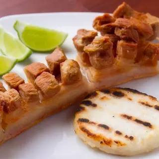 Chicharrón Con Arepa
