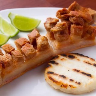 Chicharrón Con Arepa