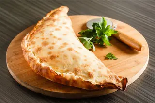Pizza Calzone Al Pesto (30 Cm.)