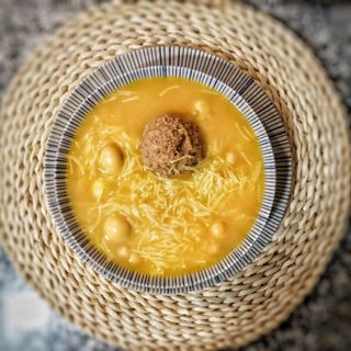 Caldo con pelotas
