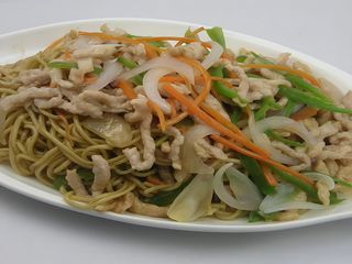 Tallarines Fritos con Pollo