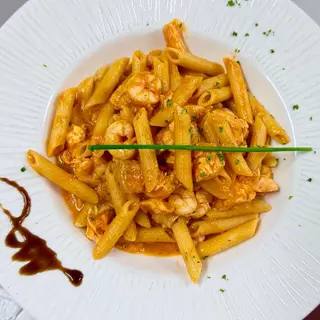 Penne al Salmone con Gamberetti