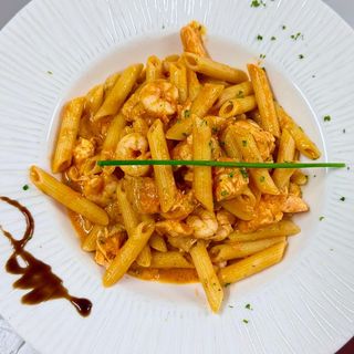Penne al Salmone con Gamberetti