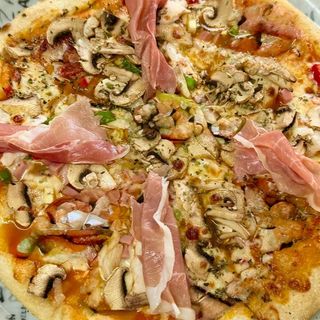 Pizza Prosciutto E Funghi