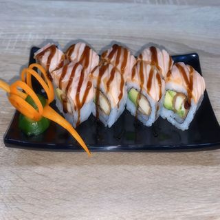 Salmon Roll Flameado de Salmón Cocido