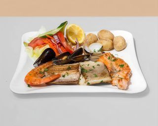 Parrillada De Pescado Y Marisco