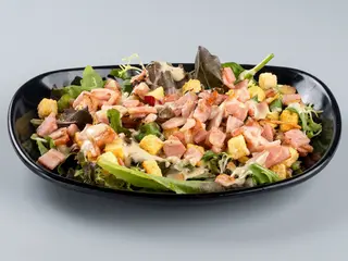 Ensalada Cesar (Lechuga Variada, Salsa Cesar, Picatostes, Beicon)