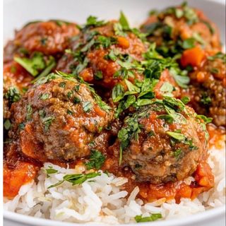 Arroz con AlbÓndigas / أرز مع كرات اللحم