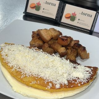 Cachapa con cerdo frito