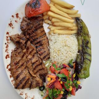 Filete De Ternera Con Ensalada