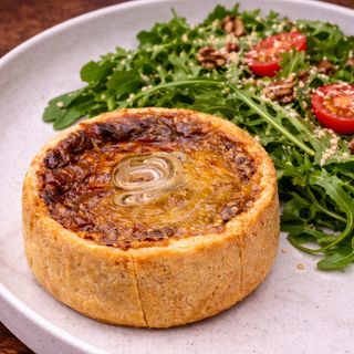 Quiche con patatas o ensalada y bebida