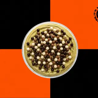 Cheesecake con crema de pistacho y cereales de chocolate