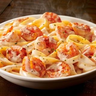 Fettuccine Alfredo Con Langostinos