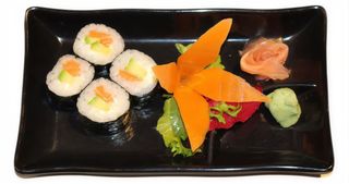 Maki aguacate con salmón y queso 8u