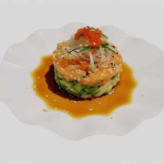 Tartar de salmón, aguacate, pepino e ikura