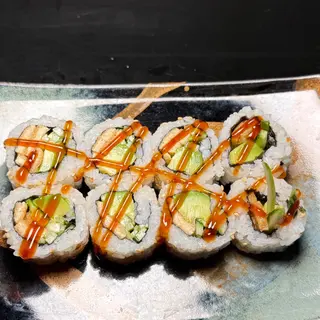 California de tofu pepino y aguacate y salsa