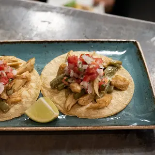 Tacos de pollo con Nopales | 2 uds