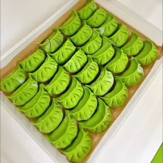 Gyozas verdes de ternera y cebolla fritos 6 uds(牛肉圆葱 6个)