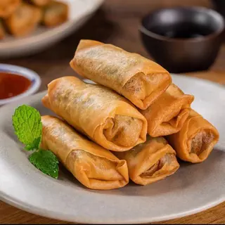Rollitos de primavera de cerdo y verduras 2uds (青菜猪肉春卷 2个)