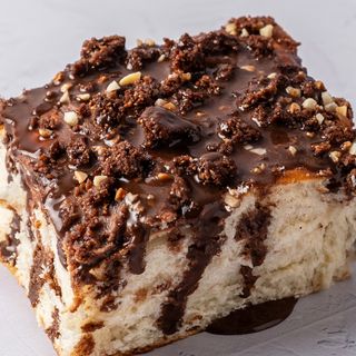 Cinnamon Roll Ferrero Rocher - Frank