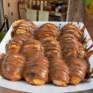 10 donuts bañados en chocolate belga