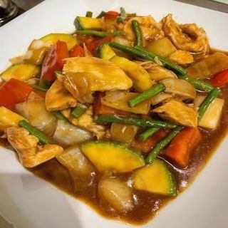 Pollo con salsa shacha