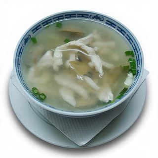 Sopa de pollo con champiñón