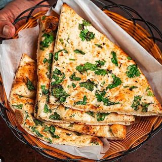 GARLIC NAAN