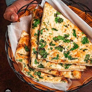 CHEESE GARLIC NAAN
