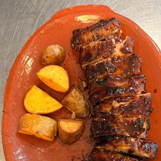 Costillar con patatas