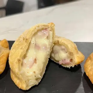 Empanada De Jamón Y Queso (1 Ud.)