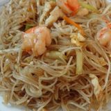 fideos de arroz fritos con tres delicias