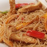 Fideos Fritos Con Pollo