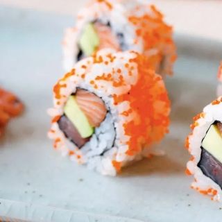 C42 Tobiko uramaki