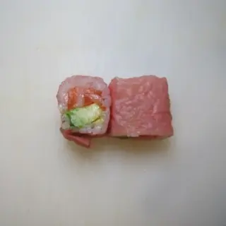D12 Maki de salmón y aguacate (8 u)