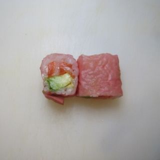 D12 Maki de salmón y aguacate (8 u)
