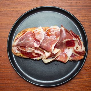 Tostada De Tomate Y Jamón Ibérico