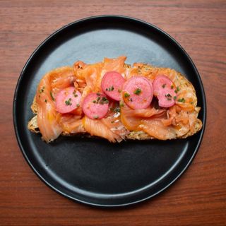Tostada de Salmón